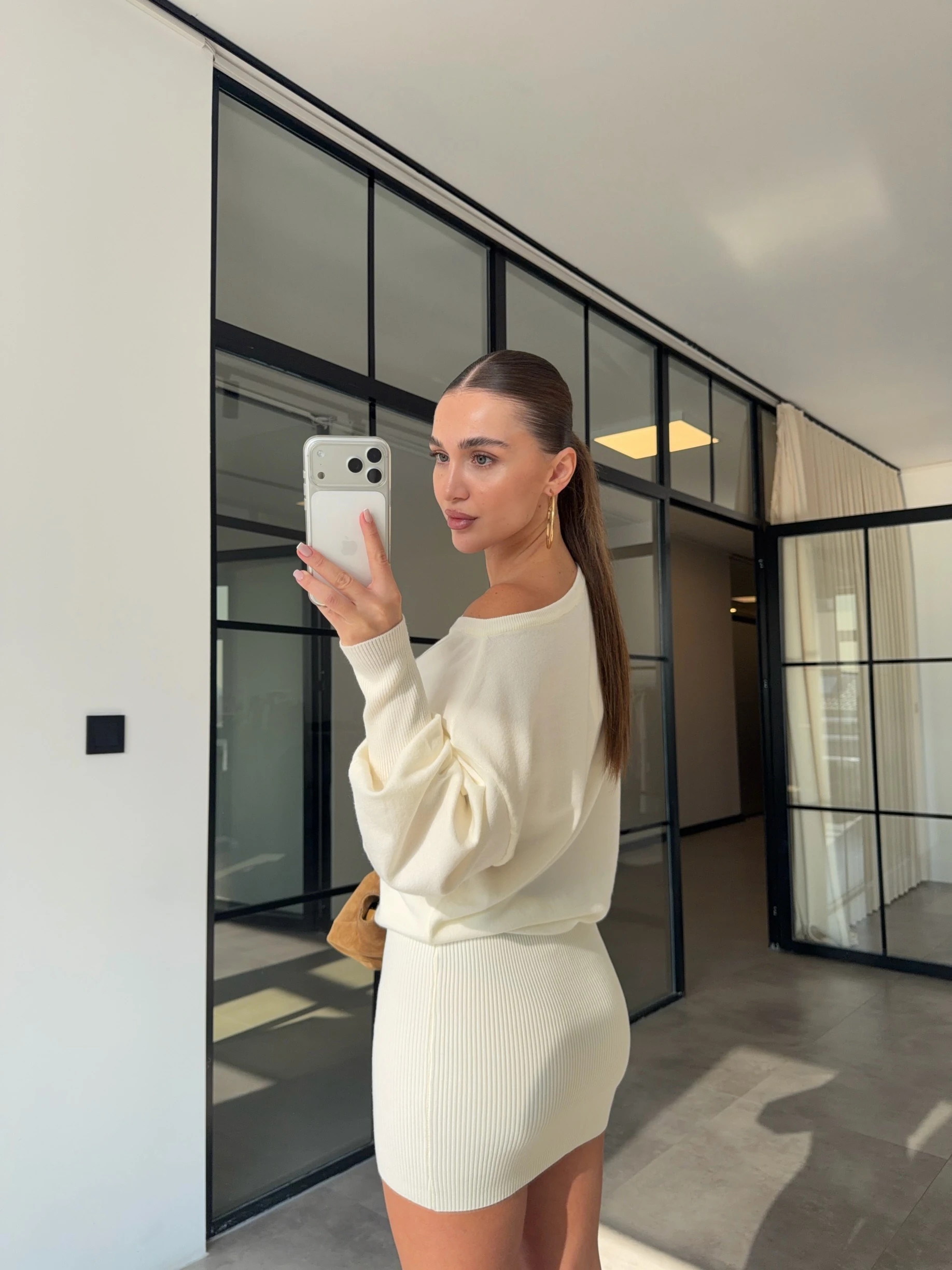 DÜŞÜK OMUZ MİNİ TRİKO ELBİSE(ÖN SİPARİŞ ÜRÜNÜDÜR TAHMİNİ KARGOYA TESLİM TARİHİ 20 ARALIK)