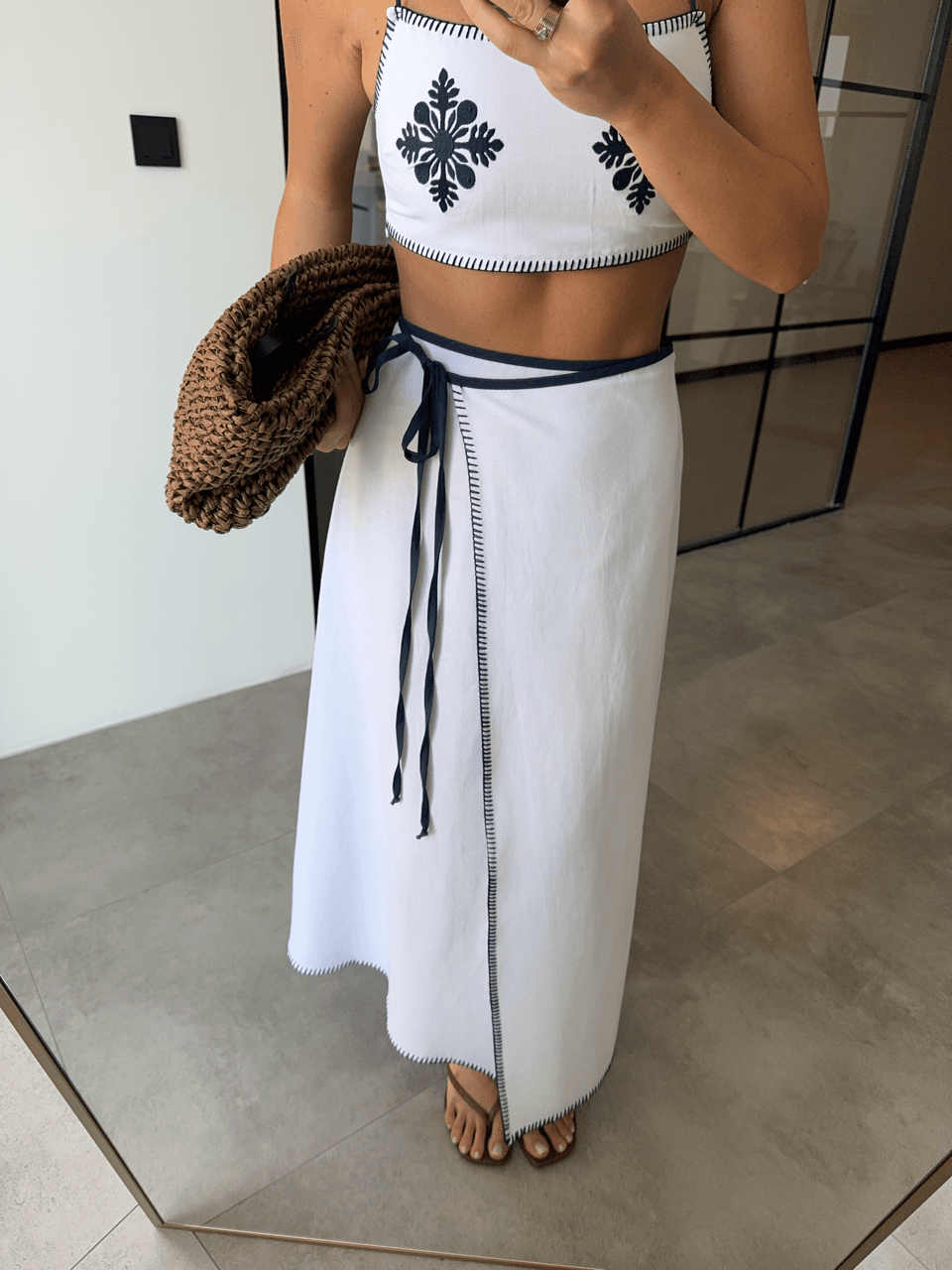 NAKIŞ DETAYLI ETEK CROP TAKIM
