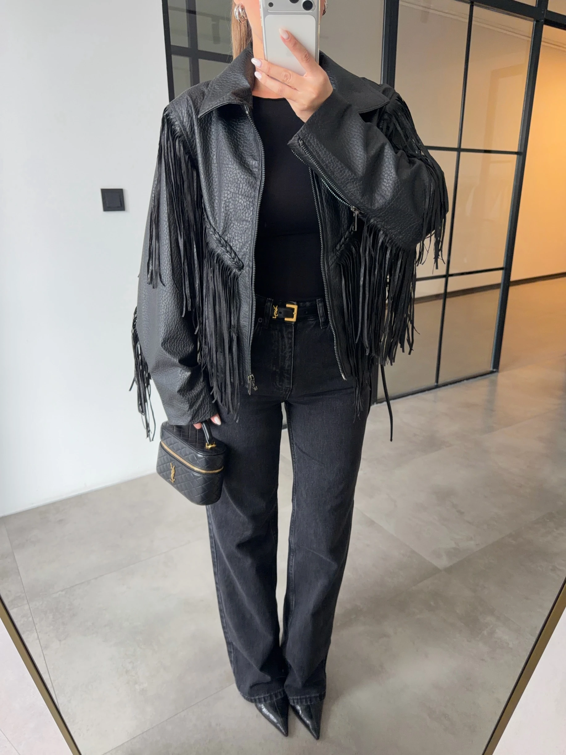 PÜSKÜLLÜ SİYAH DERİ CEKET