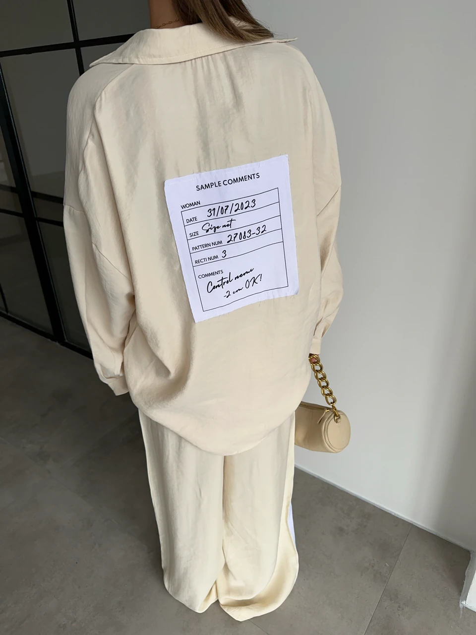 SAMPLE COMMENT SIRT BASKILI BEJ RENGİ TENSEL KUMAŞ TAKIM