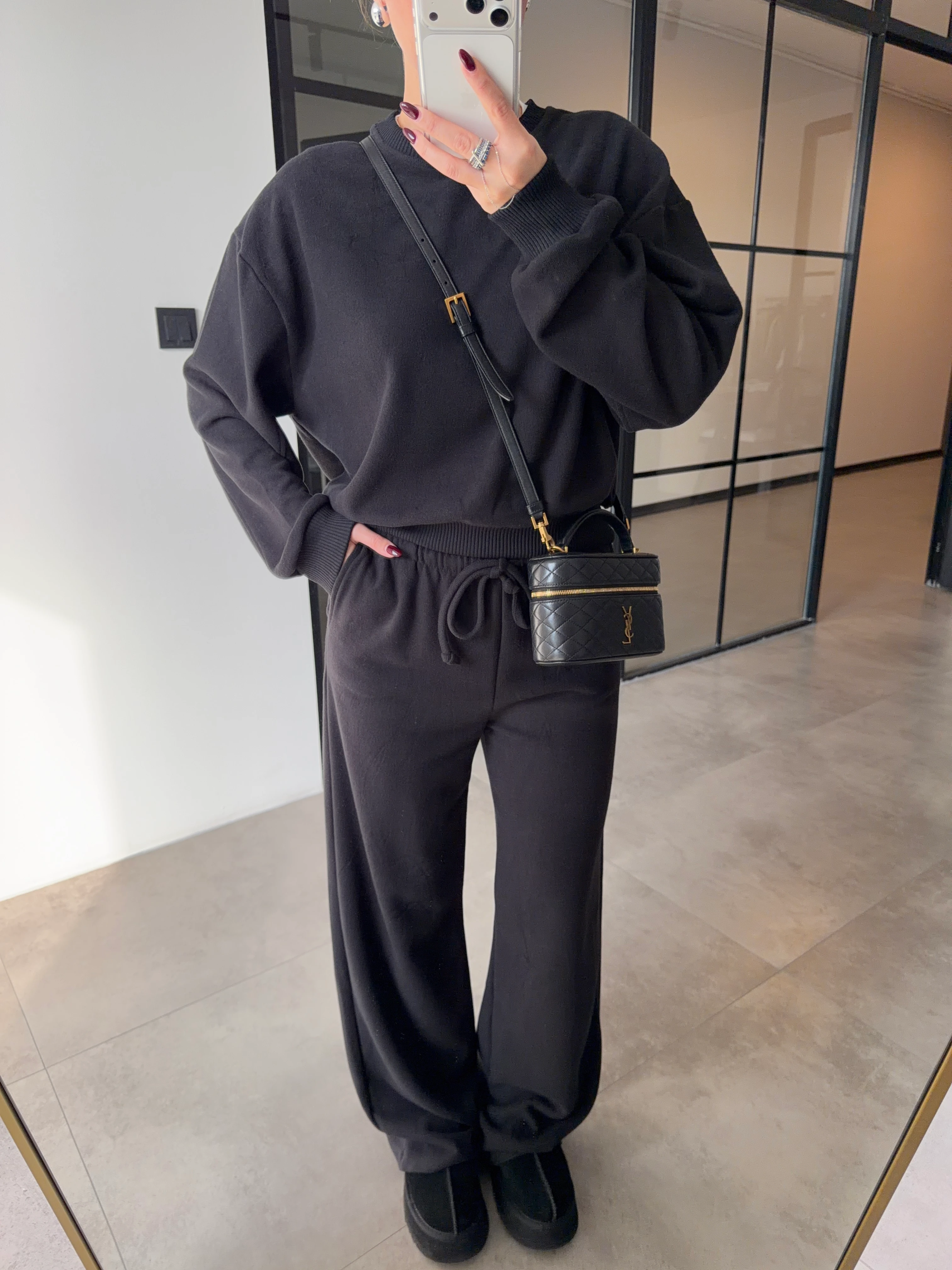 BİSİKLET YAKA SİYAH SELANİK KUMAŞ TAKIM