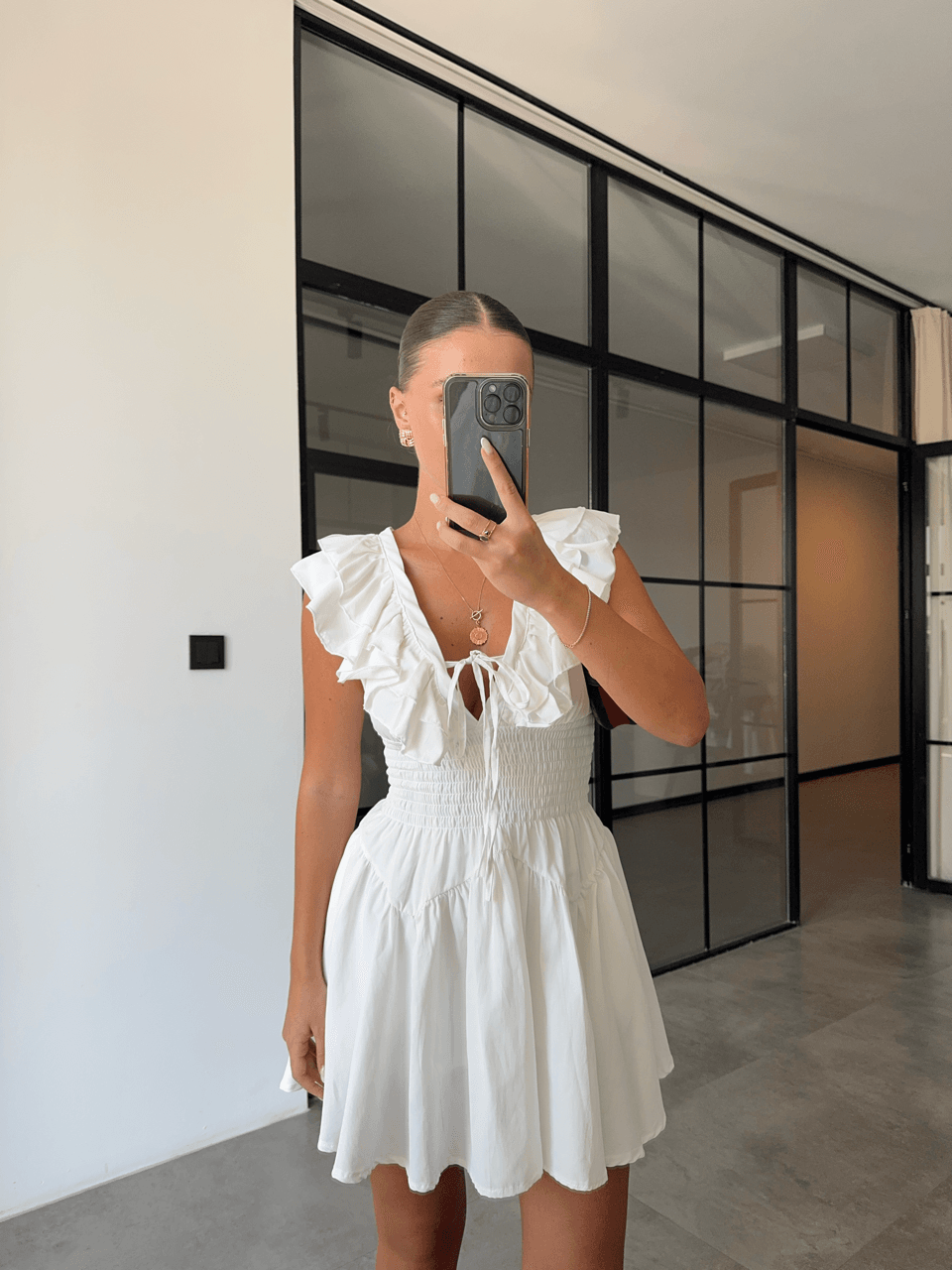 WHITE MINI DRESS WITH FRILL COLLAR