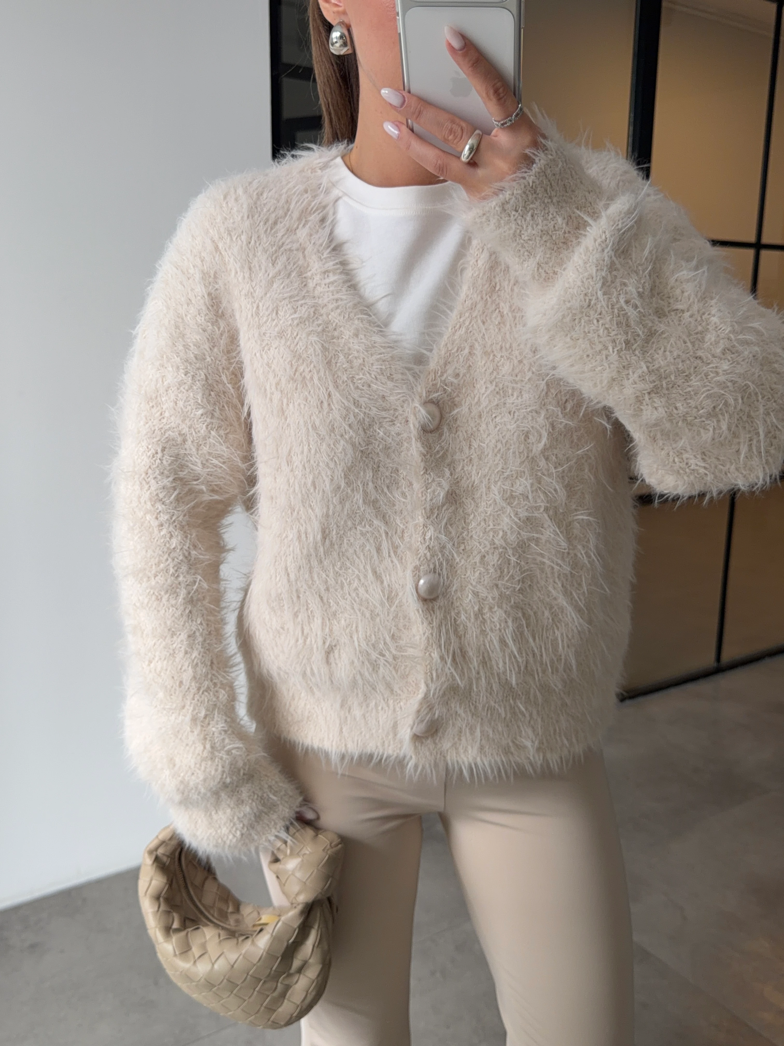 İNCİ DÜĞMELİ EKRU PELUŞ HIRKA