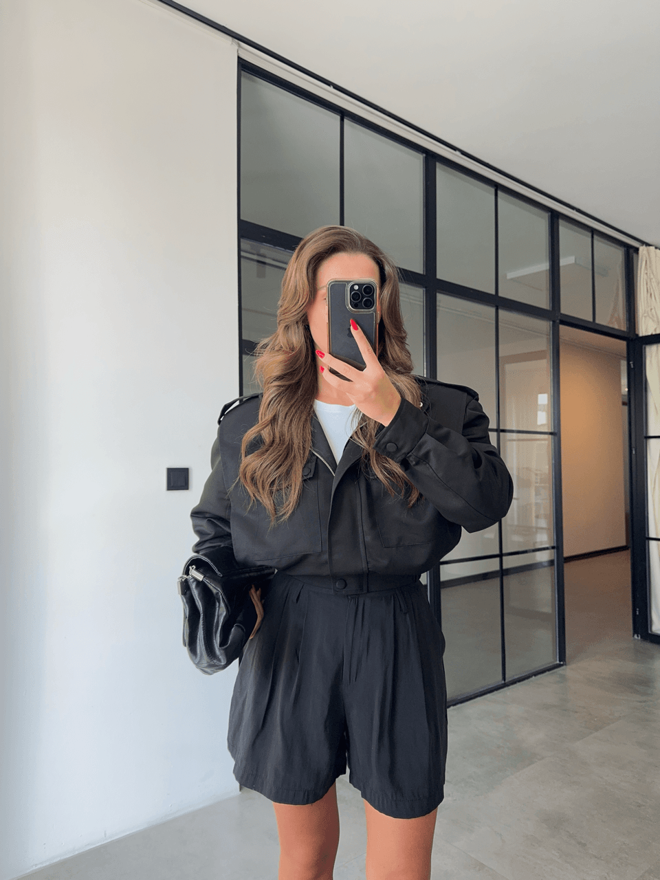 SİYAH TENCEL BERMUDA ŞORT