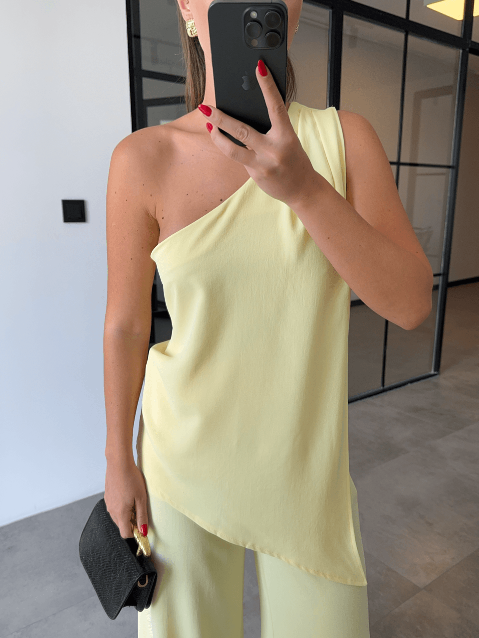 TEK OMUZ BLUZ PANTOLON SARI ŞİFON TAKIM