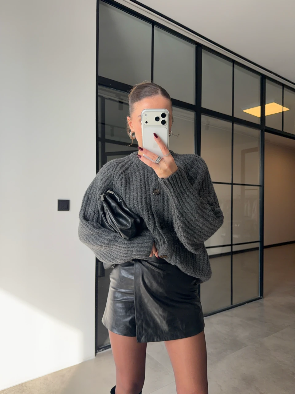 SİYAH ÇAPRAZ KAPAMA DERİ ŞORT ETEK