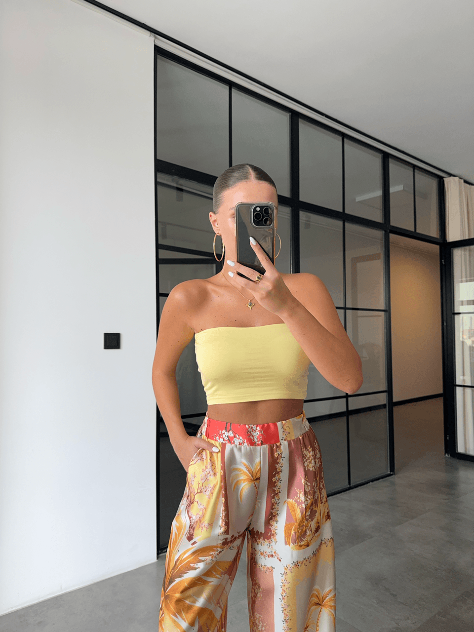GÖĞÜS KUPLU SARI STRAPLEZ CROP BLUZ