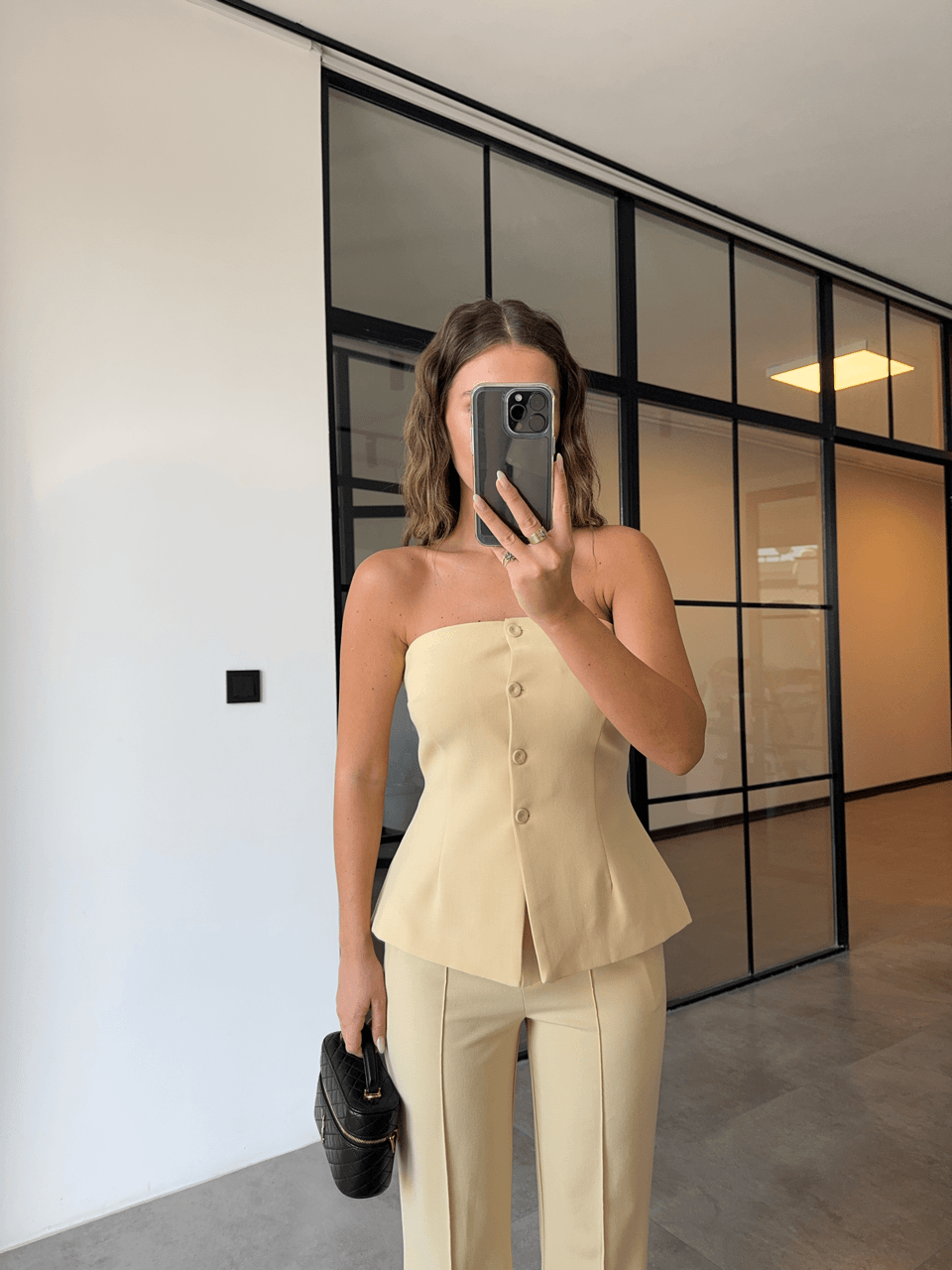 AÇIK SARI STRAPLEZ BLUZ ÇIMALI PANTOLON TAKIM