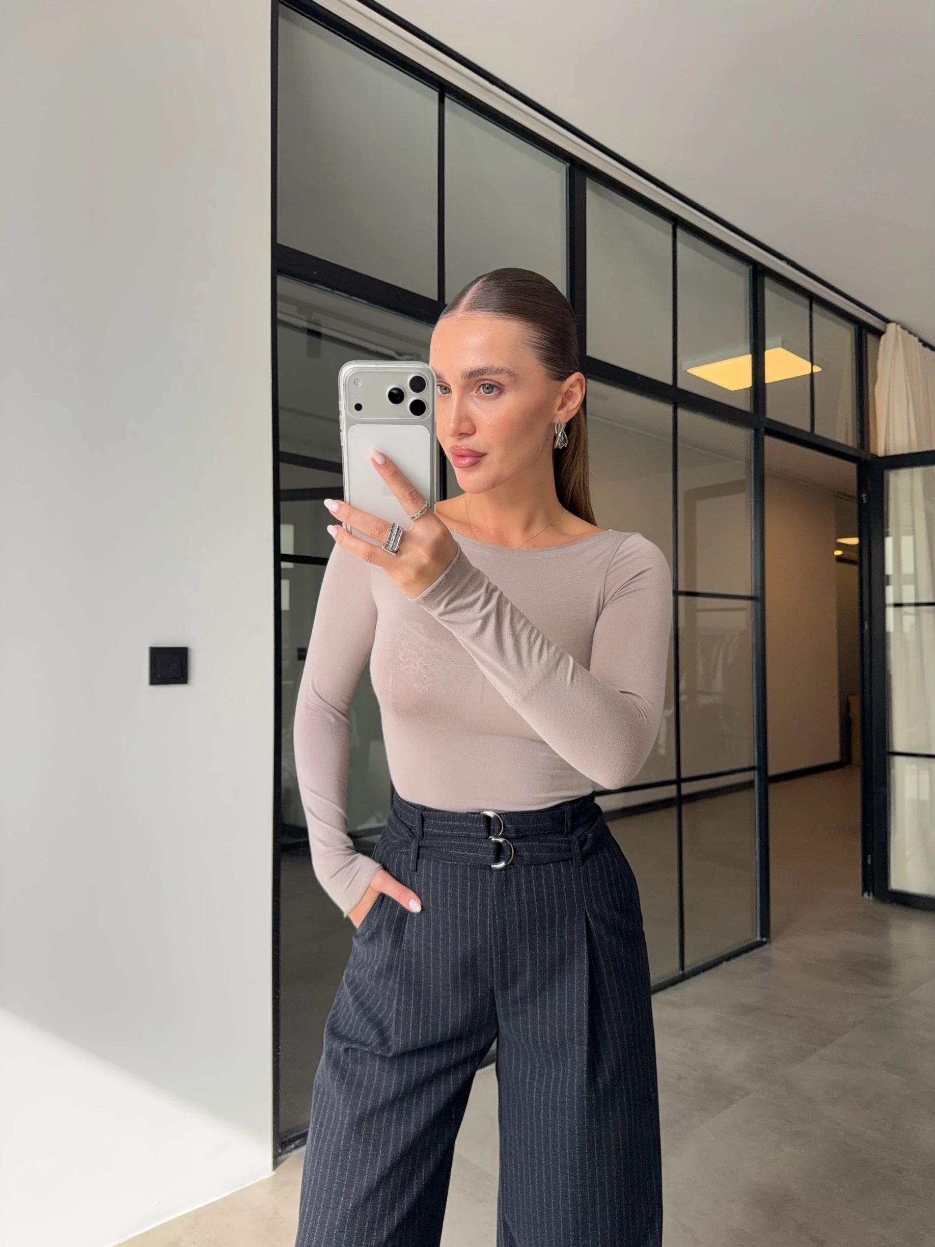 KAYIK YAKA TAŞ TRANSPARAN BLUZ