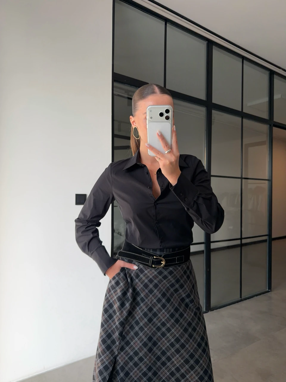 SÜET KEMERLİ YIRTMAÇLI SİYAH EKOSE ETEK