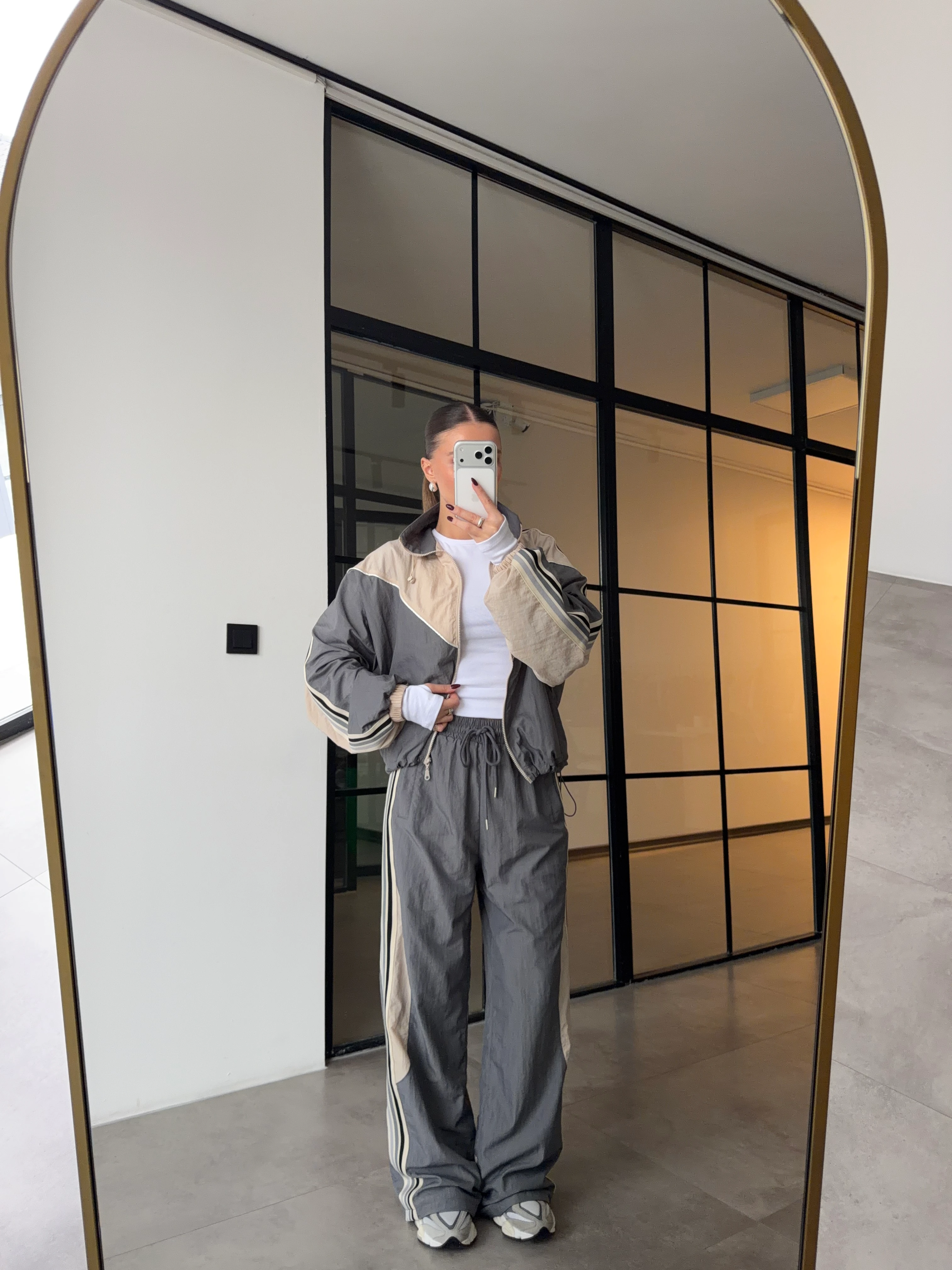 PARAŞÜT KUMAŞ ŞERİT DETAYLI EŞOFMAN TAKIMI