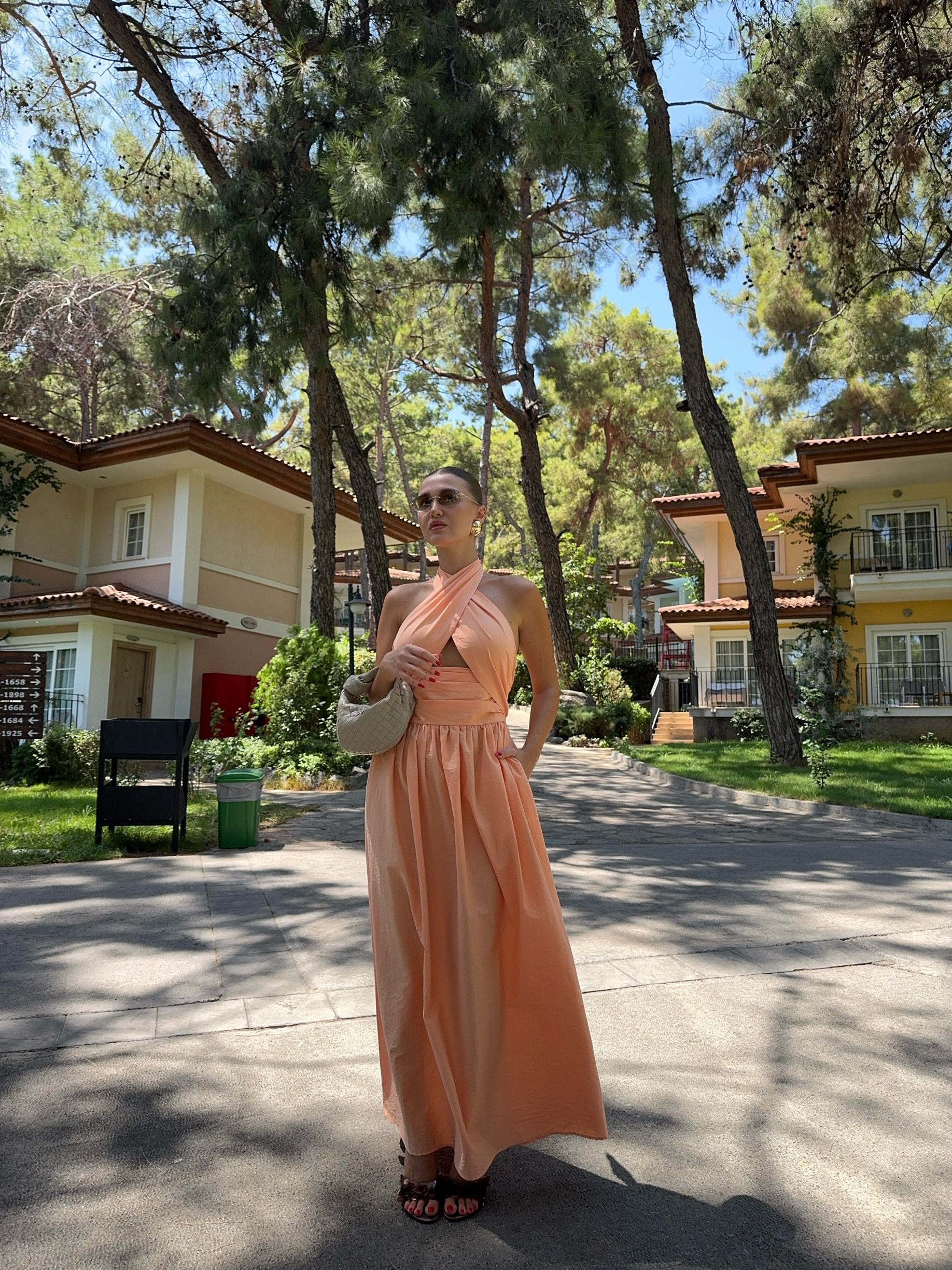 BOYUNDAN BAĞLAMALI MAXİ TURUNCU ELBİSE 