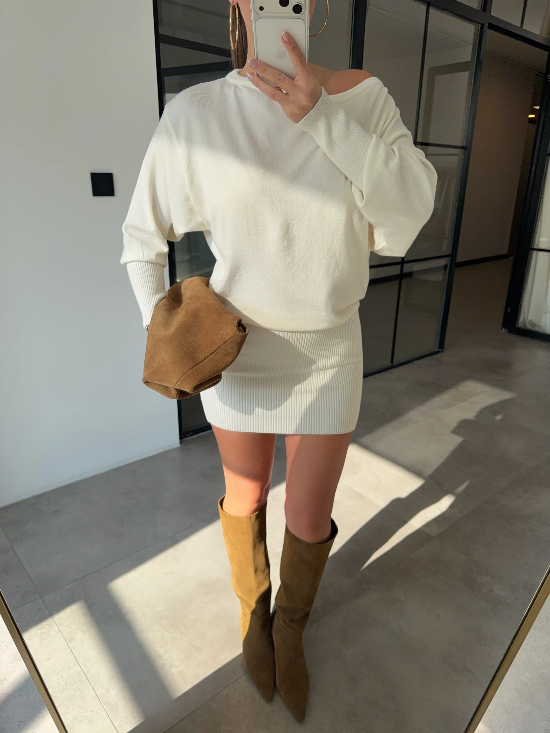 DÜŞÜK OMUZ MİNİ TRİKO ELBİSE(ÖN SİPARİŞ ÜRÜNÜDÜR TAHMİNİ KARGOYA TESLİM TARİHİ 20 ARALIK)