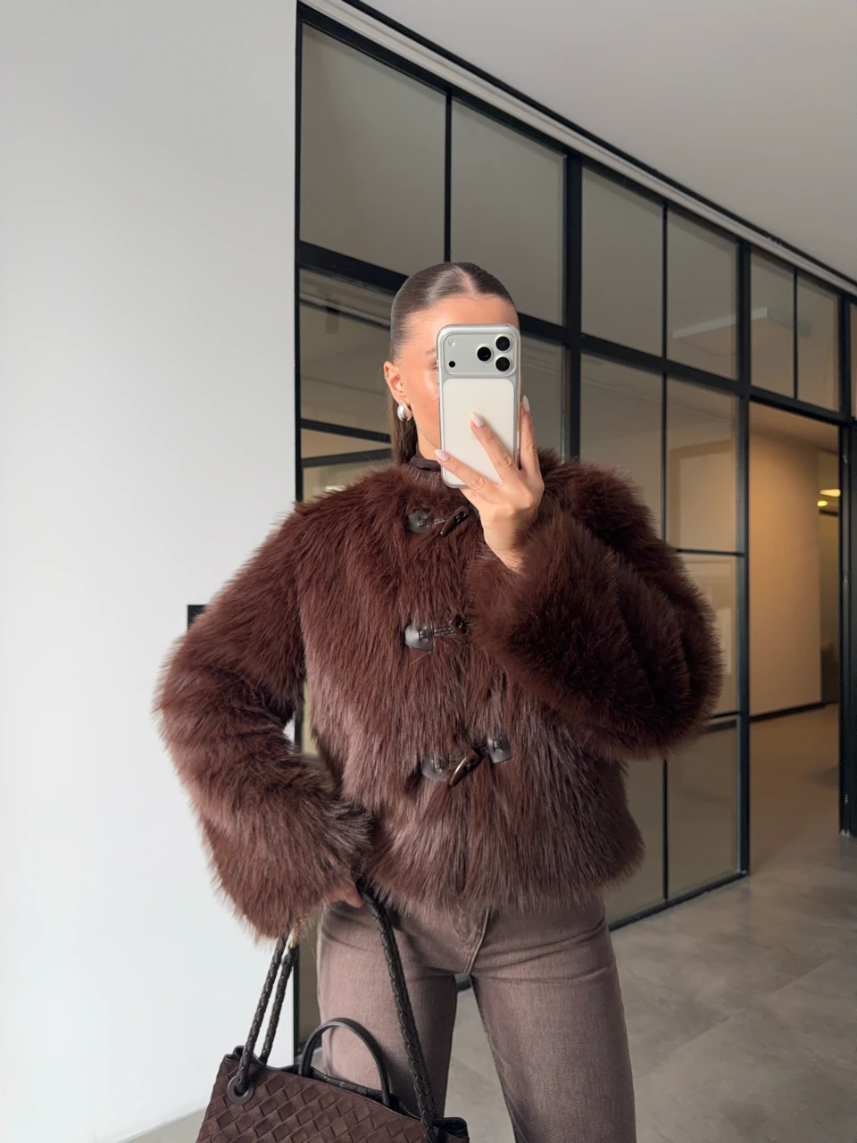 DERİ AKSESUARLI CROP KÜRK