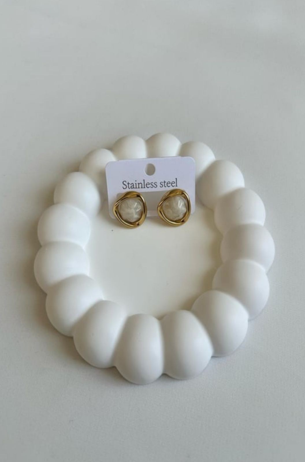 BEJ TAŞLI ÇELİK GOLD KÜPE