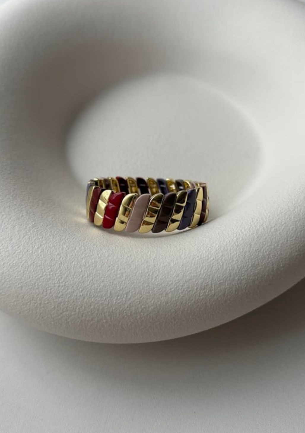 SOFT PLAKA DETAYLI GOLD LASTİKLİ BİLEKLİK