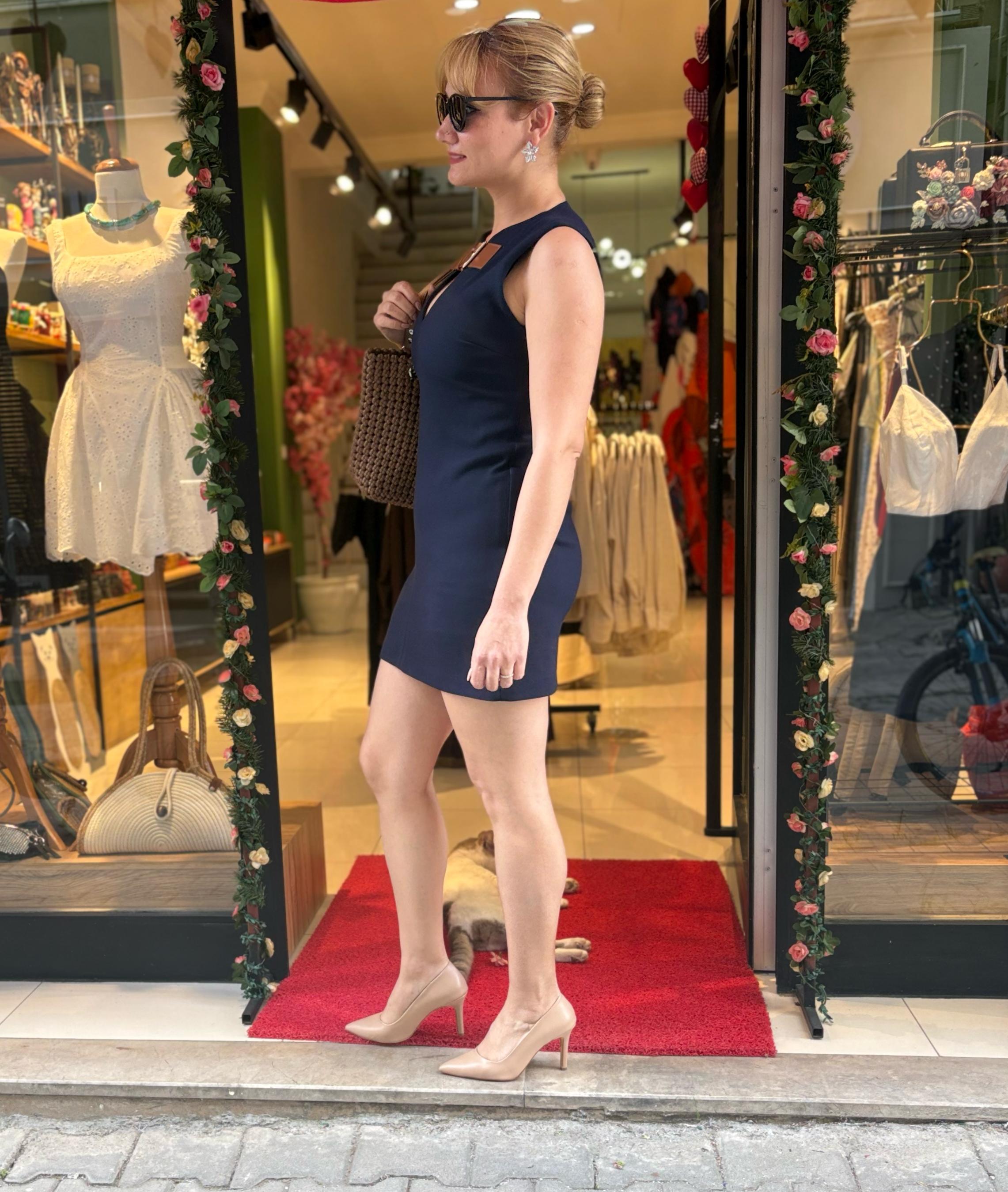 Lacivert yakası kayış detaylı elbise