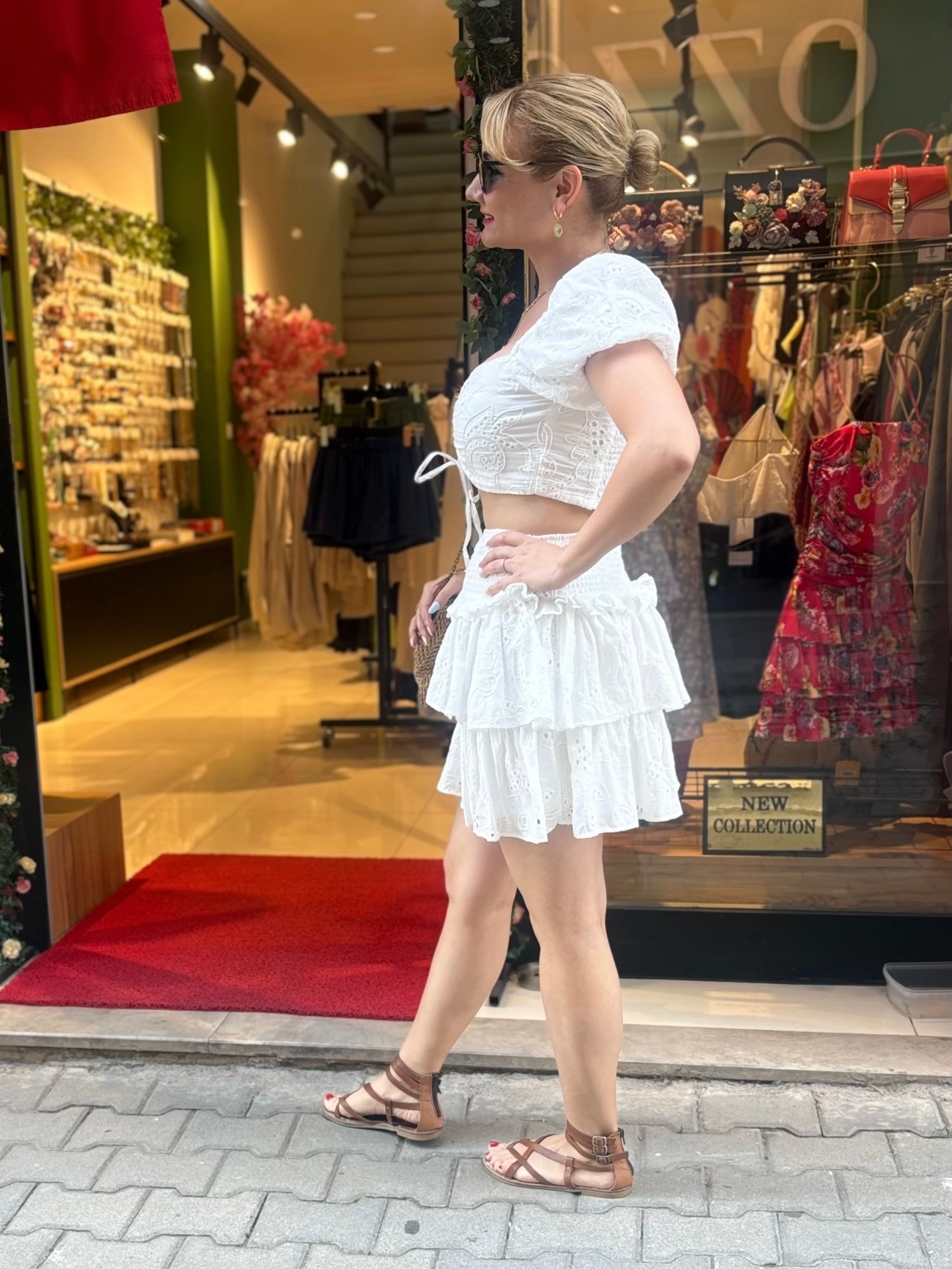 Beyaz fisto etek büstiyer takım