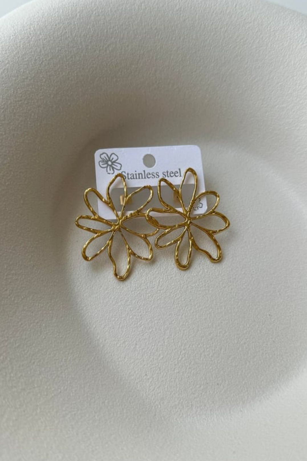 ÇİÇEK FORM GOLD ÇELİK KÜPE