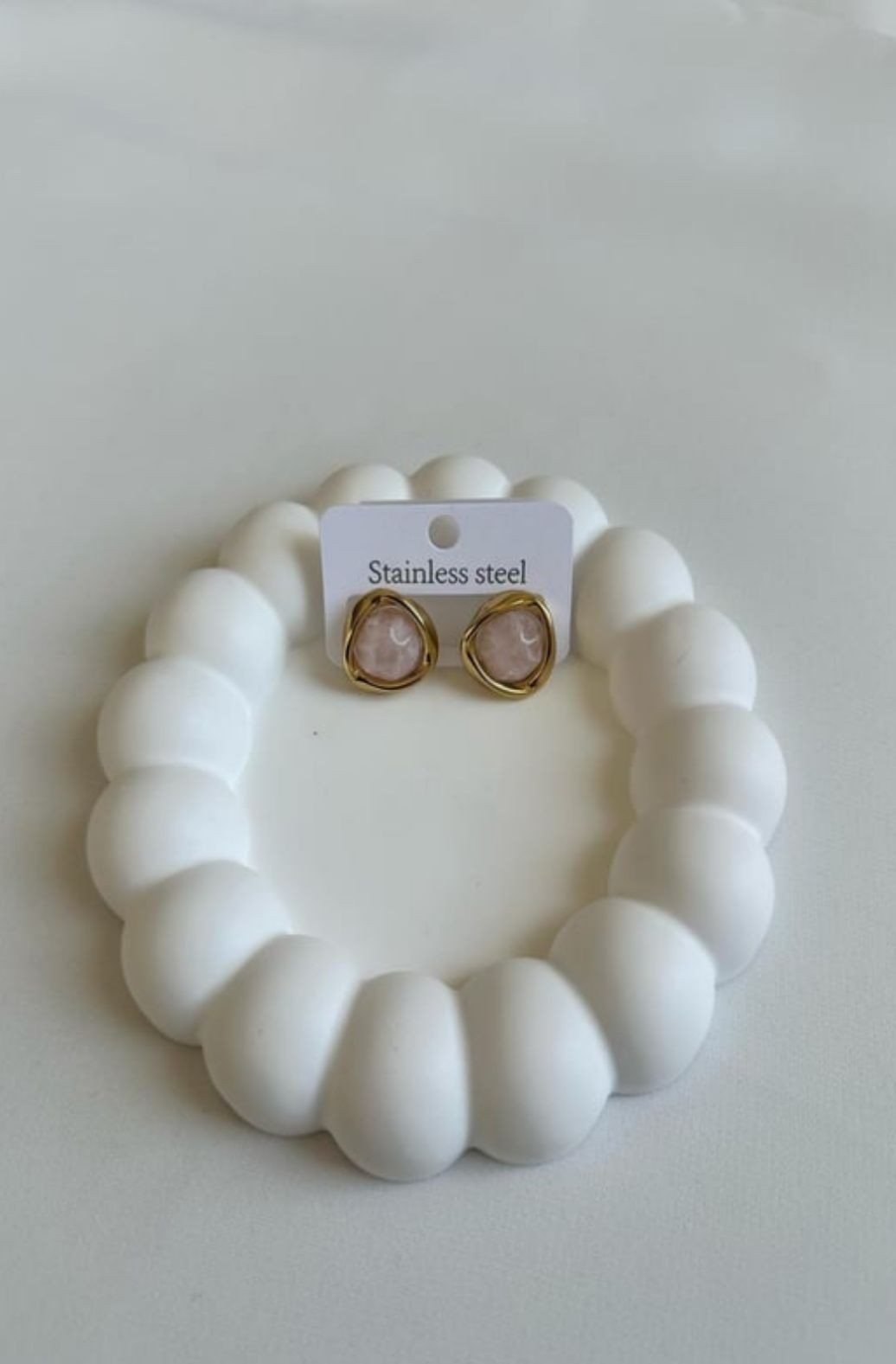 PUDRA PEMBE TAŞLI ÇELİK GOLD KÜPE