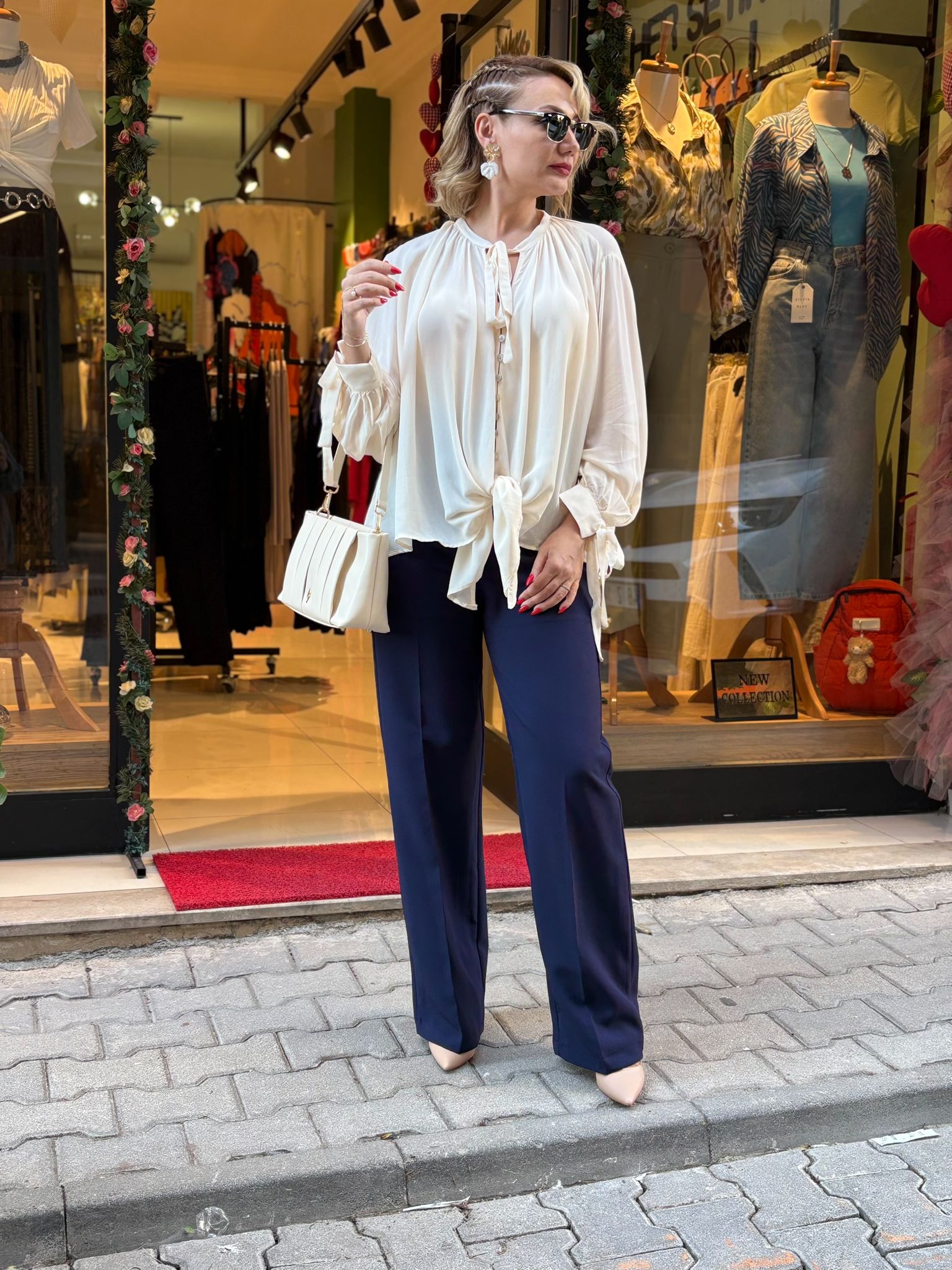 Ekru bağlama detaylı gömlek