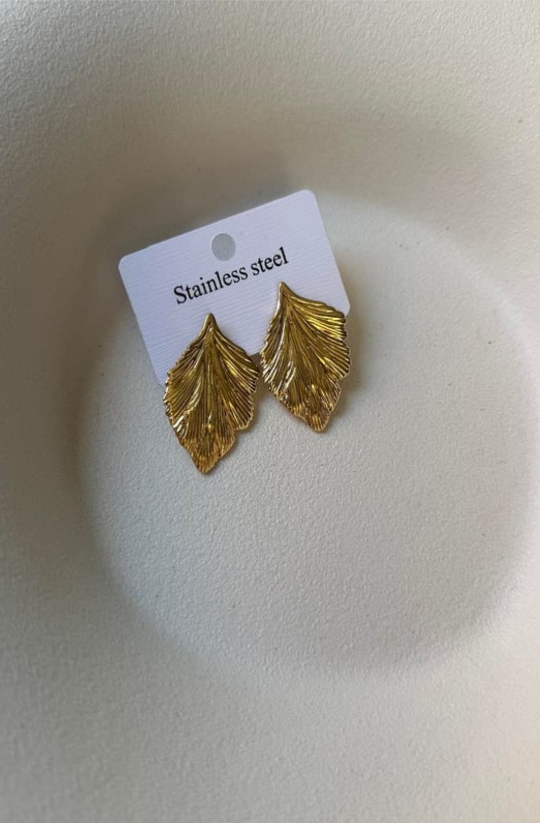 YAPRAK DETAY GOLD ÇELİK KÜPE