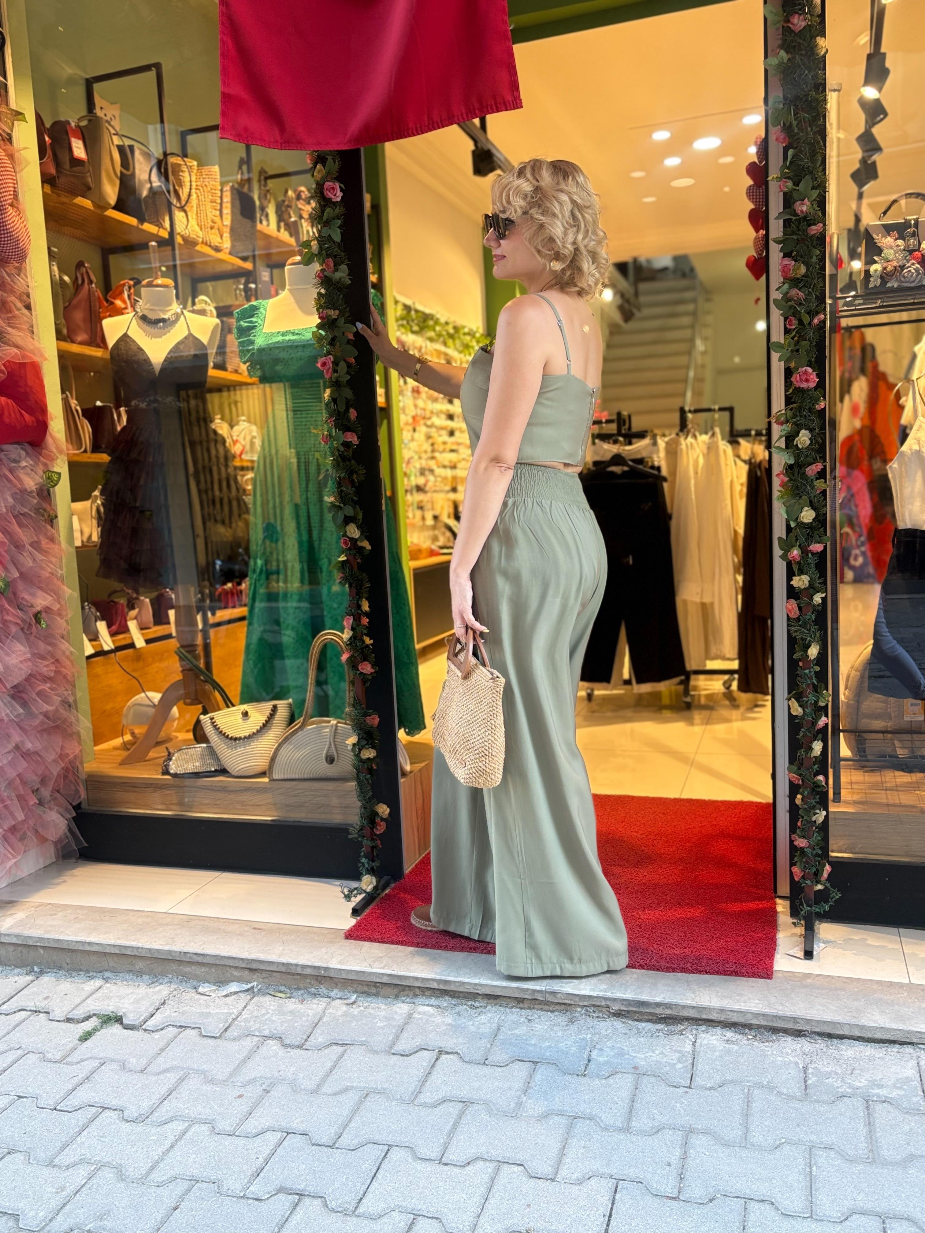 Haki,üstü arkadan fermuarlı crop-pantolon takım