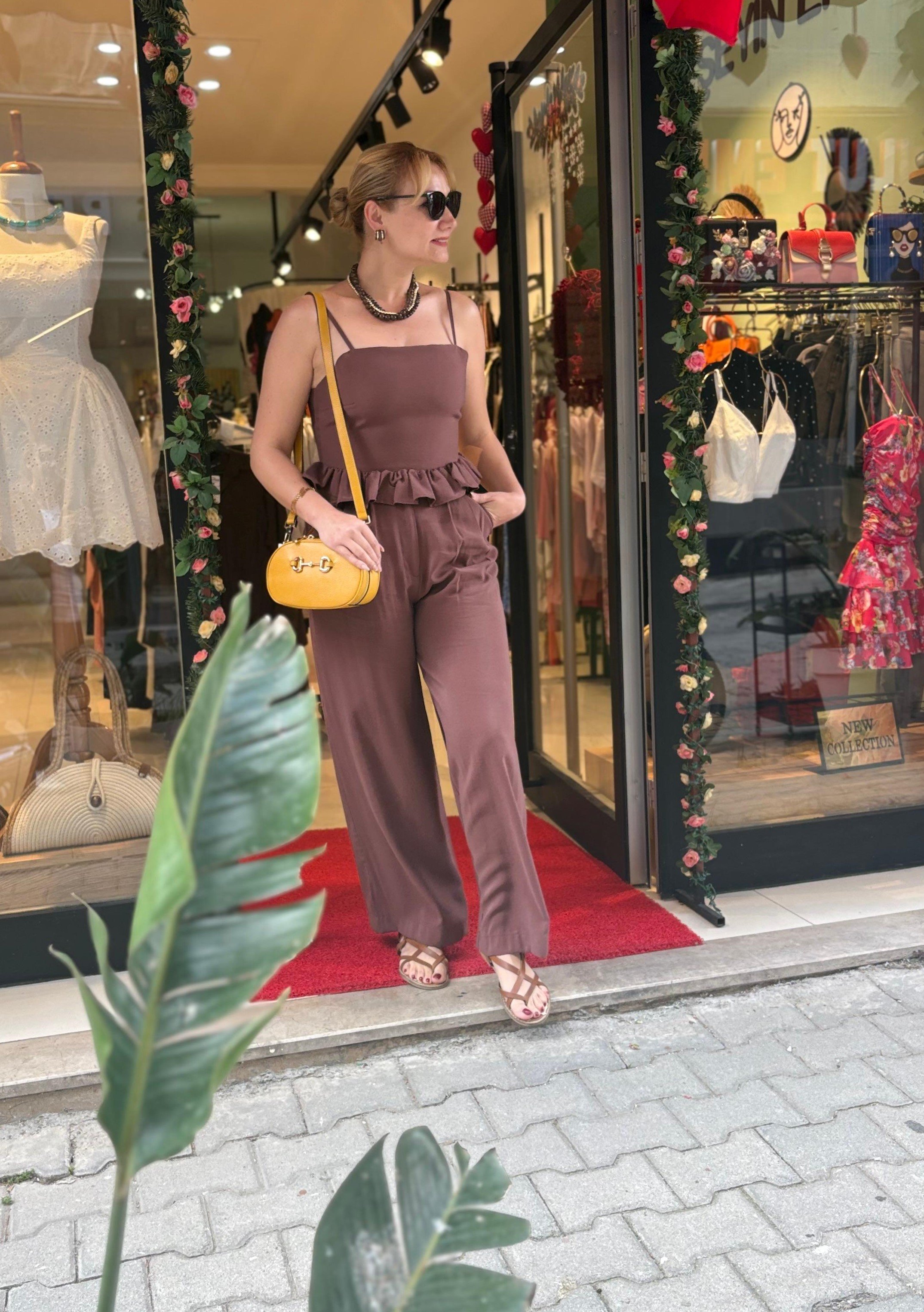 Beli fırfır detaylı takım