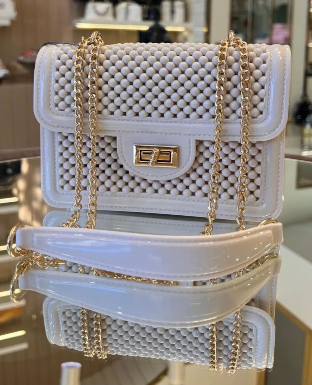 İTHAL DELİKLİ MODEL GOLD DETAYLI JÖLE ÇANTA BEYAZ