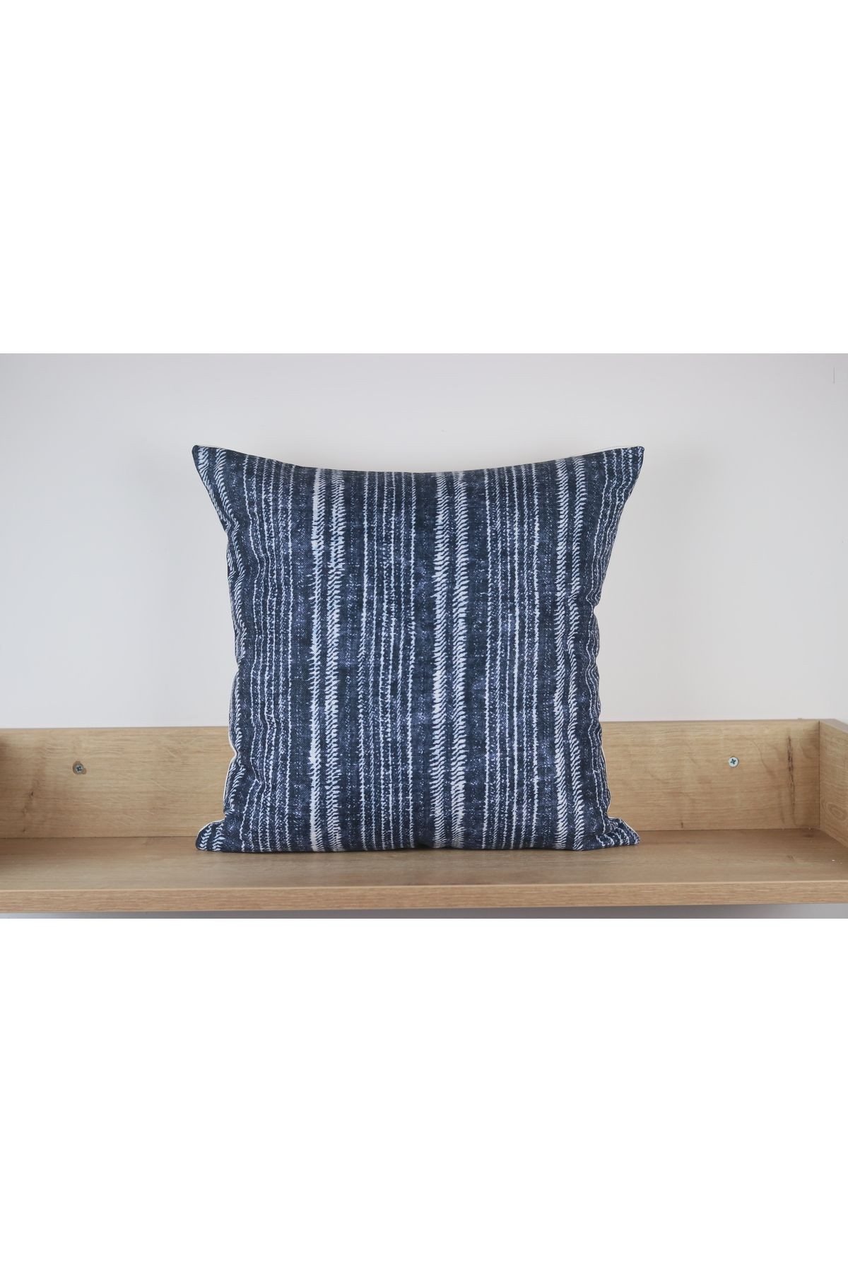 Anika Batik Desenli Denim Görünümlü Kare Kırlent Kılıfı İndigo