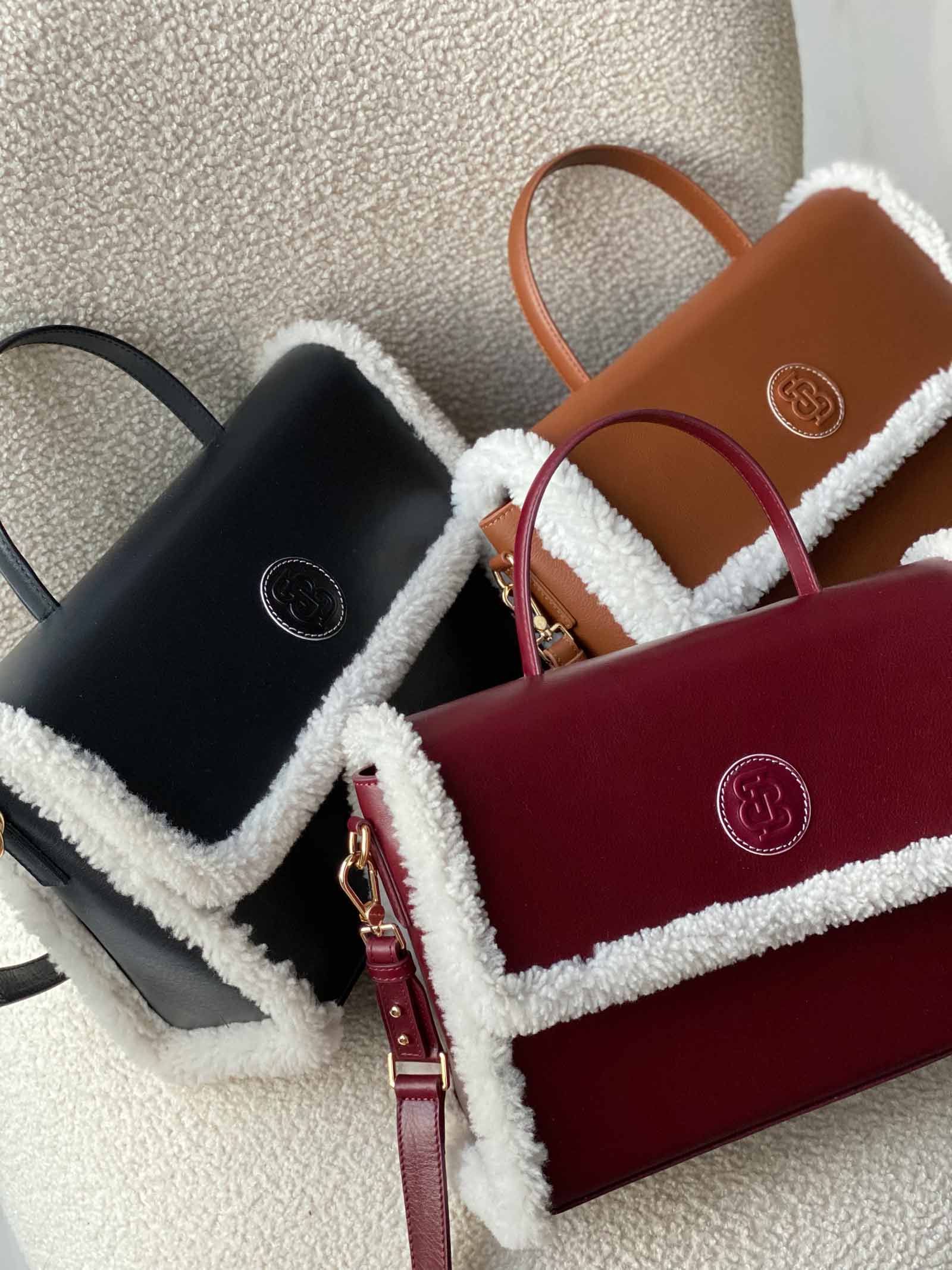 CONTEMPORARY LEATHER GOODS WORLDWIDE DELIVERY