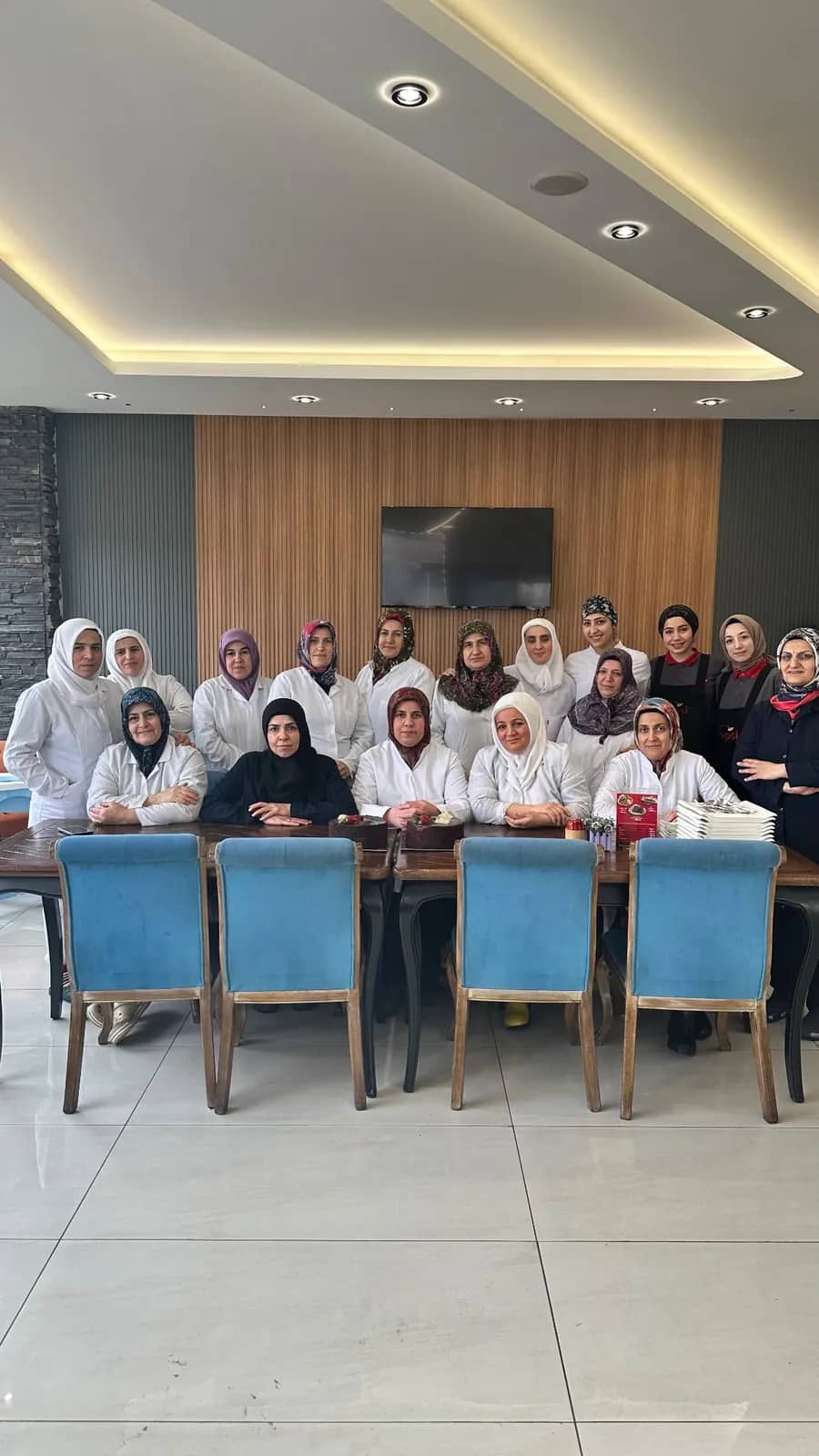 Tepsi Su Böreği kadın çalışanları ve üretim ekibi
