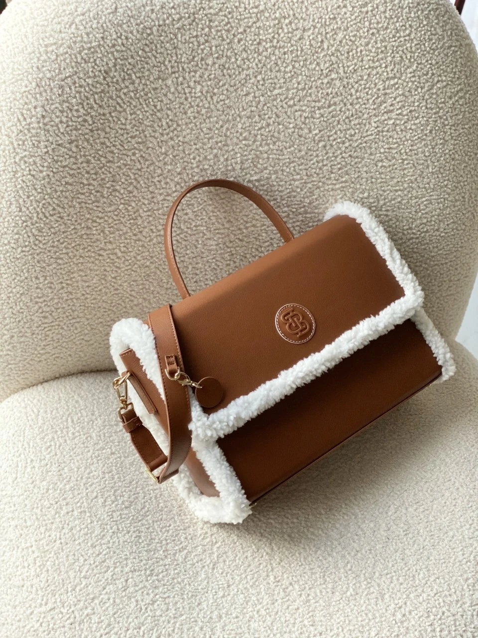 CONTEMPORARY LEATHER GOODS WORLDWIDE DELIVERY