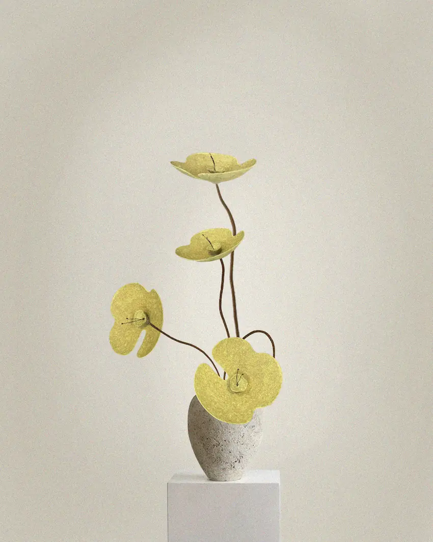 Bej vazo içinde minimalist olive upcycled çiçek aranjmanı, sade ev dekorasyonu.