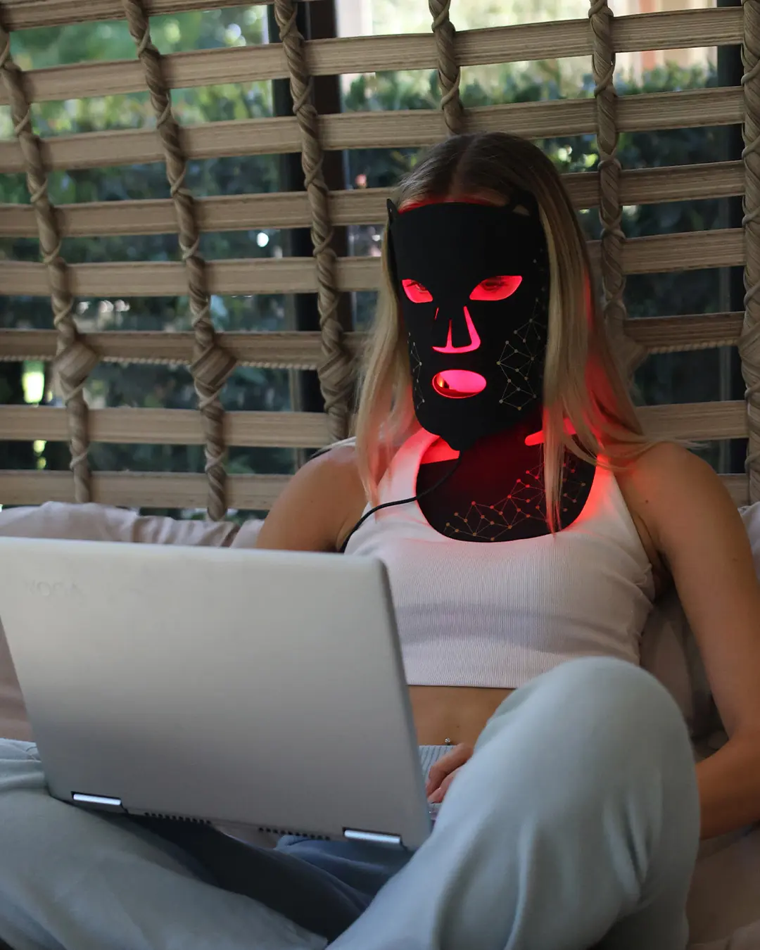 Maske takılıyken dizüstü bilgisayarla çalışmak
